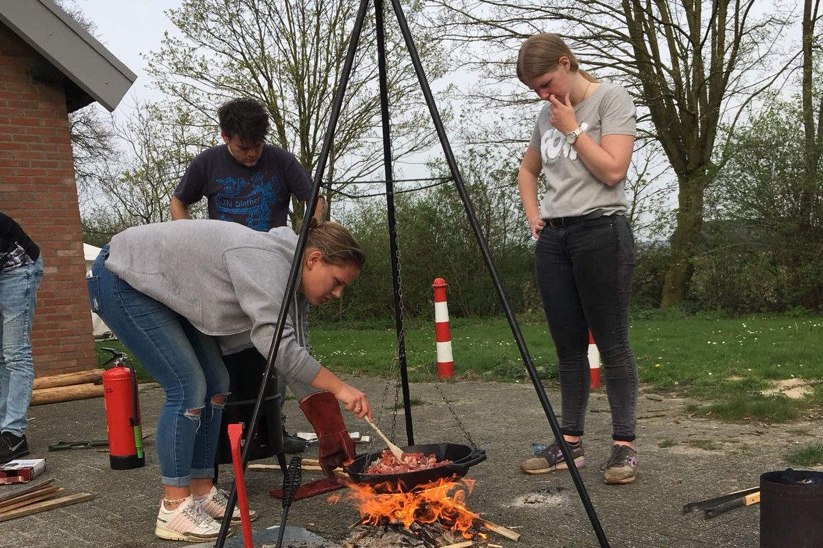 Deelnemers aan de Kamp/bivakcursus tijdens een activiteit